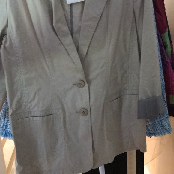 Blazer - Picture 3 of 4